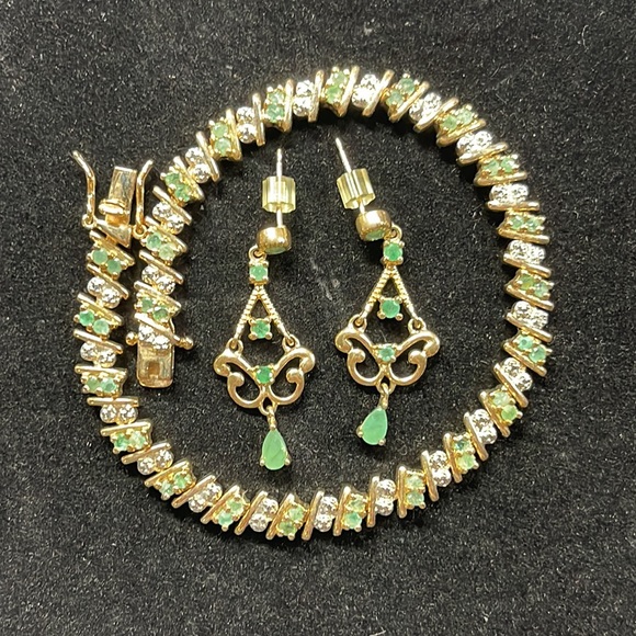 Gold Jade Bracelet & Earring Set - Picture 2 of 6
